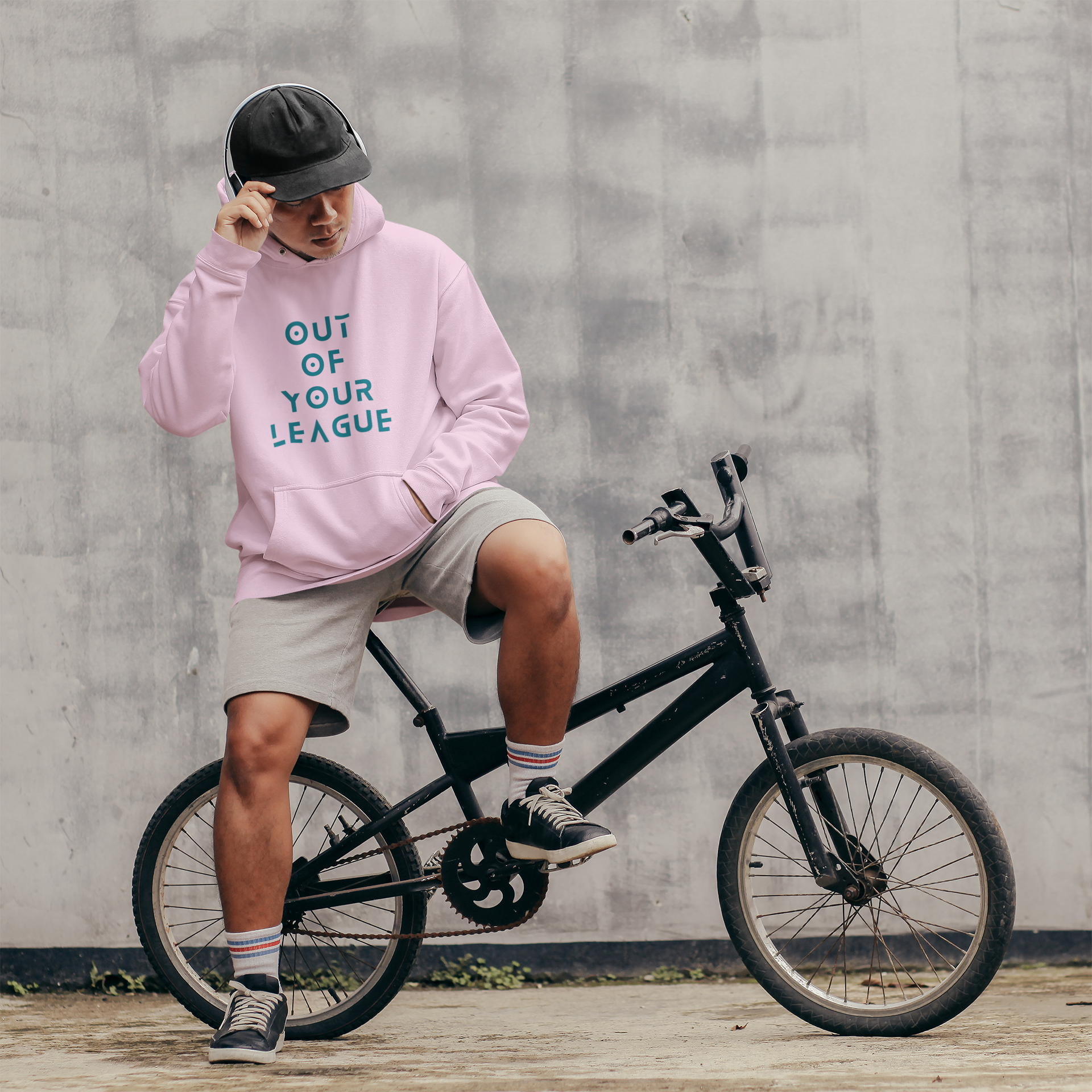 Mr.Hoodie Out of League